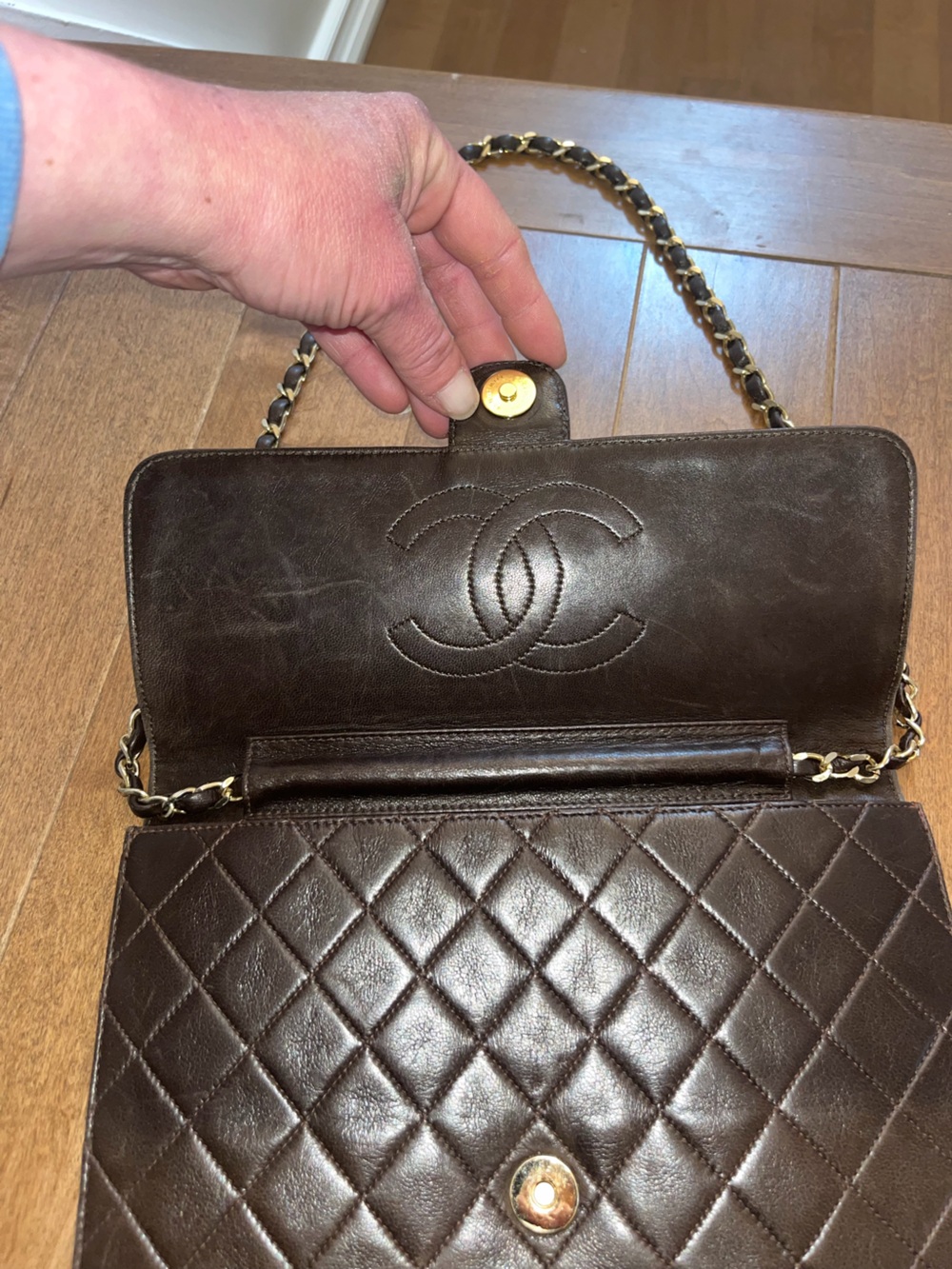 CHANEL Quilted Shoulder Bag in Dark Brown Leather with Gold Hardware - Picture 9 of 13